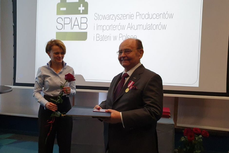 Jacek Bąk, założyciel AUTOPART-u odznaczony przez Prezydenta RP